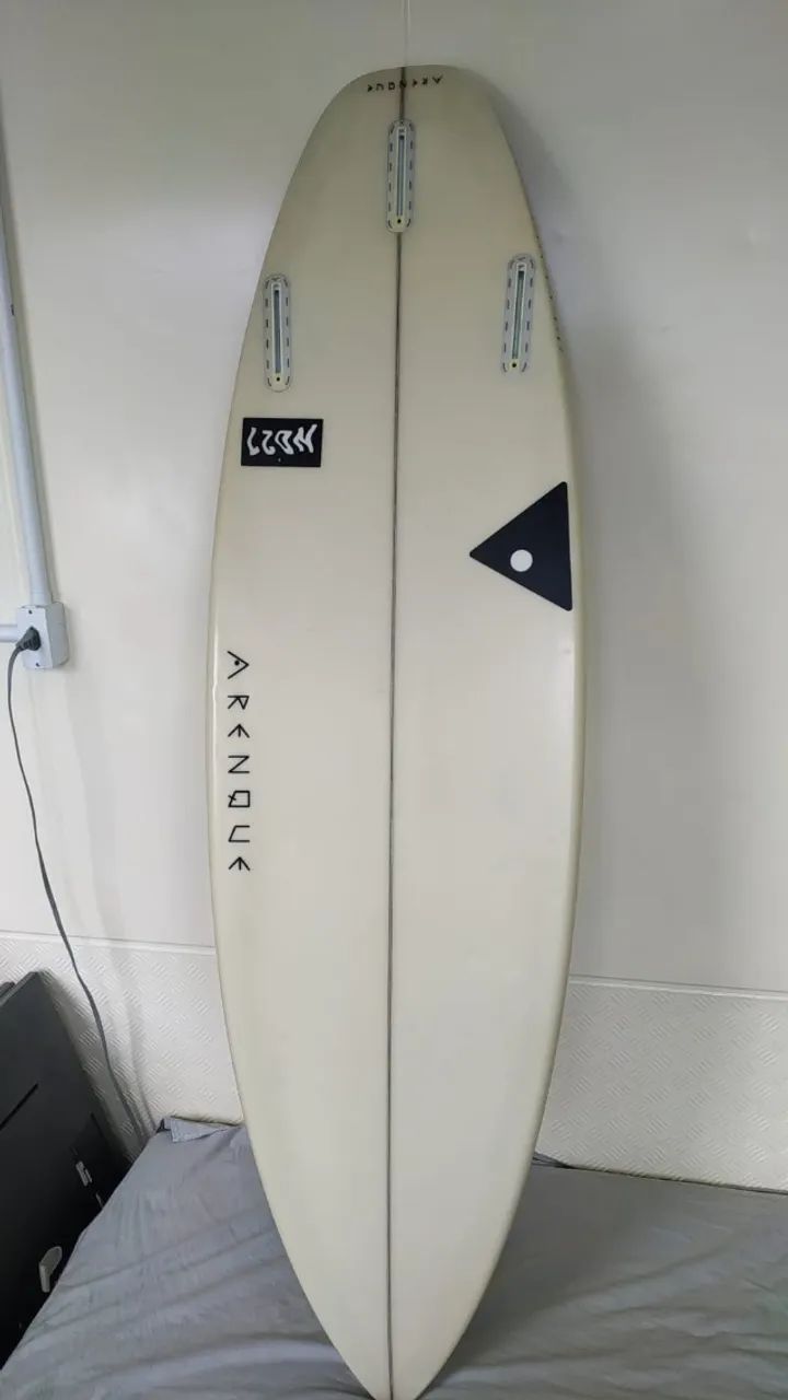 ESSA NÃO É MAIS UMA PRANCHA SURF USADA. É UMA PRANCHA PRONTA PARA O PRÓXIMO SWELL