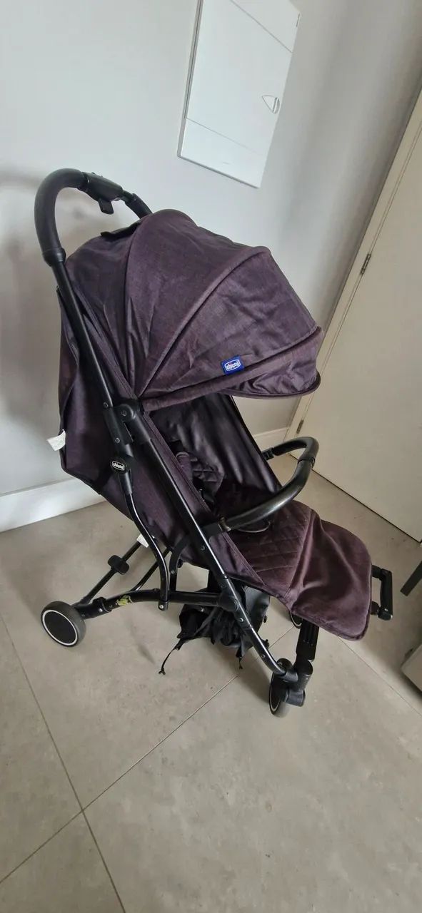 Carrinho de bebê Chicco dobrável usado