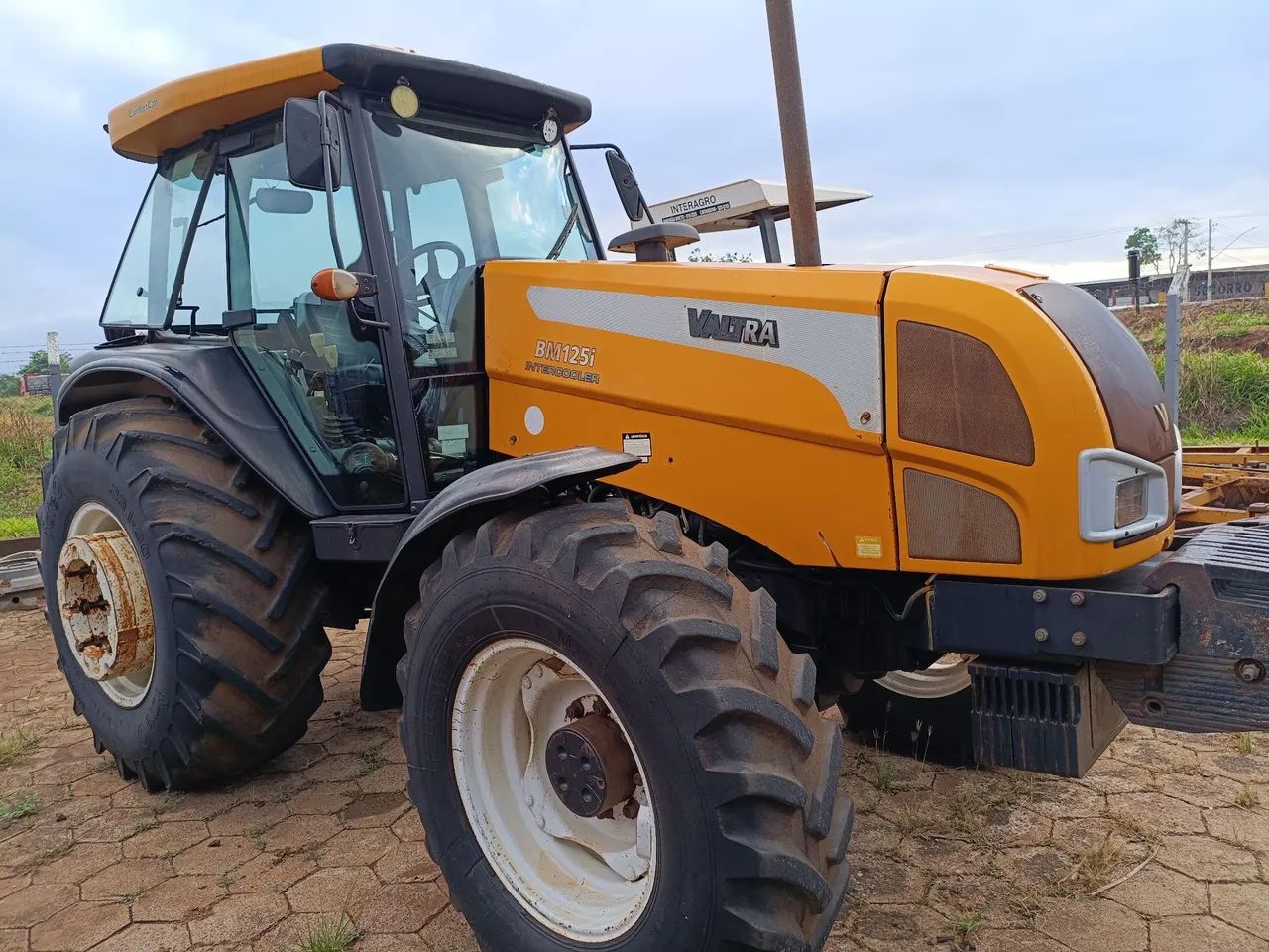 Trator Valtra BM 125