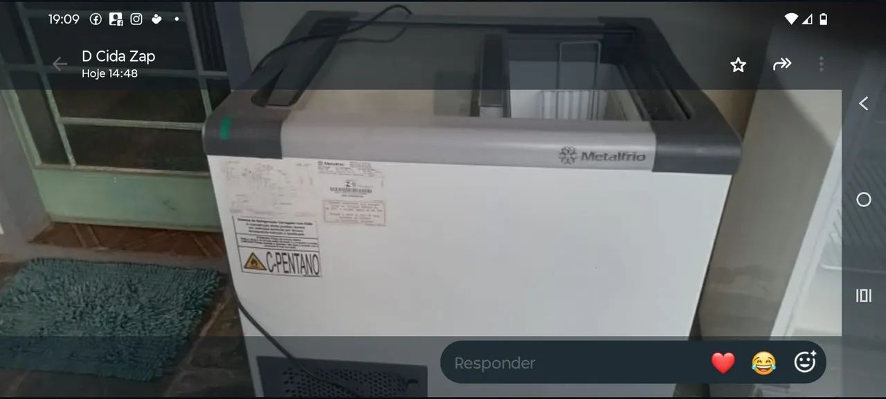 Dois freezers vertical e horizontal 