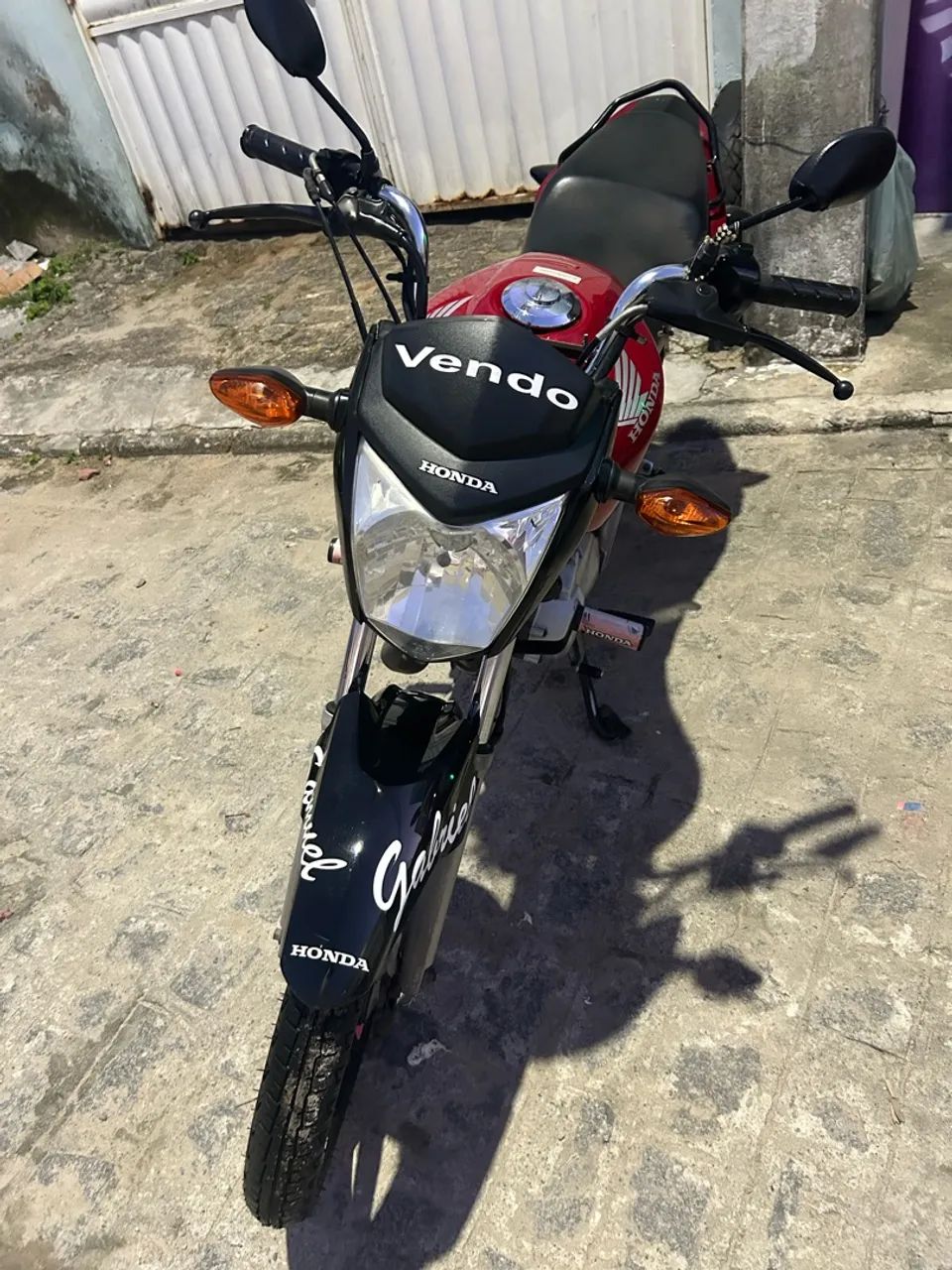Vendo moto bem conservada 