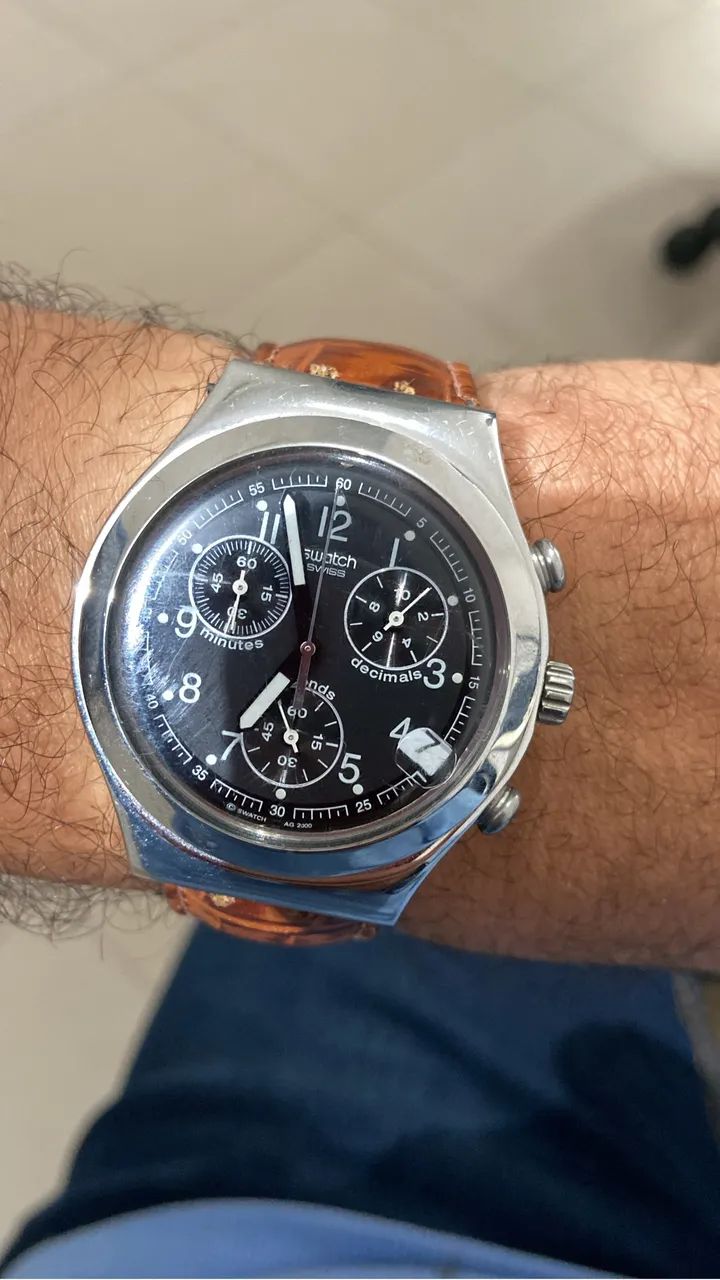 Relógio Swatch com Pulseira de Couro Legítimo