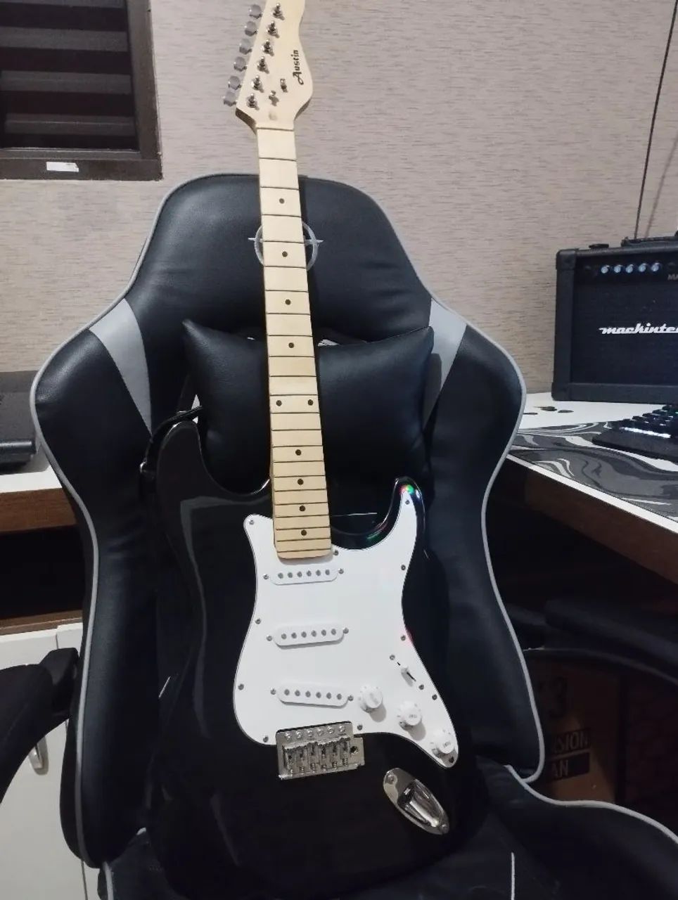 Guitarra stratocaster Austin 