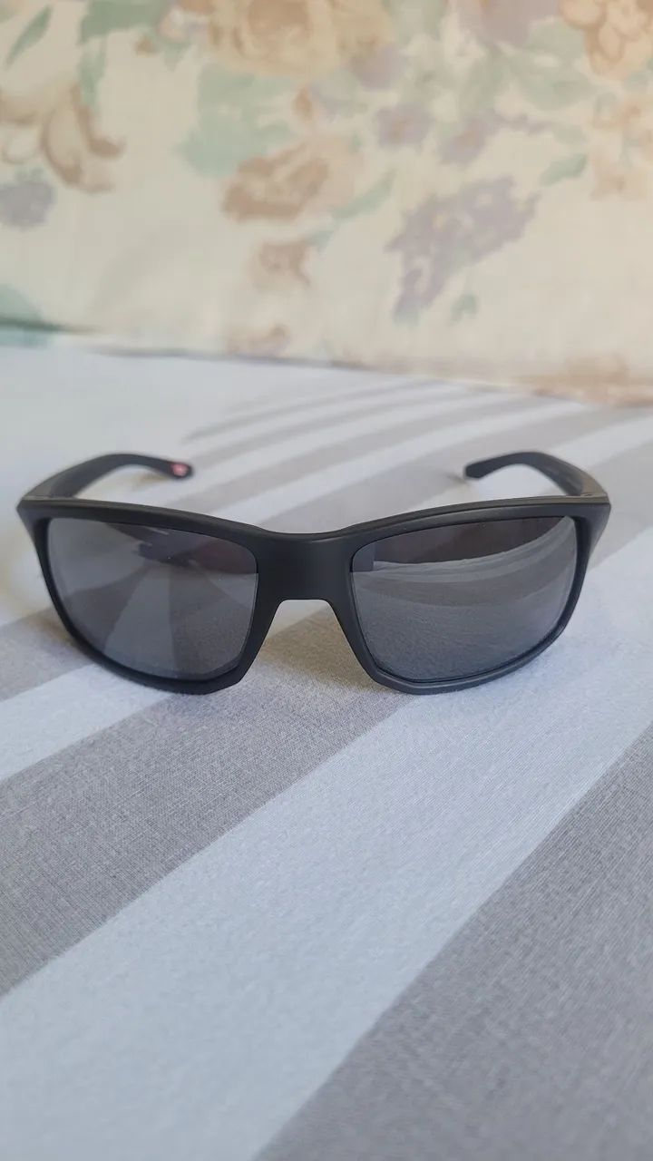 Oakley Gibston Matte Black Polarizado - Foto 4