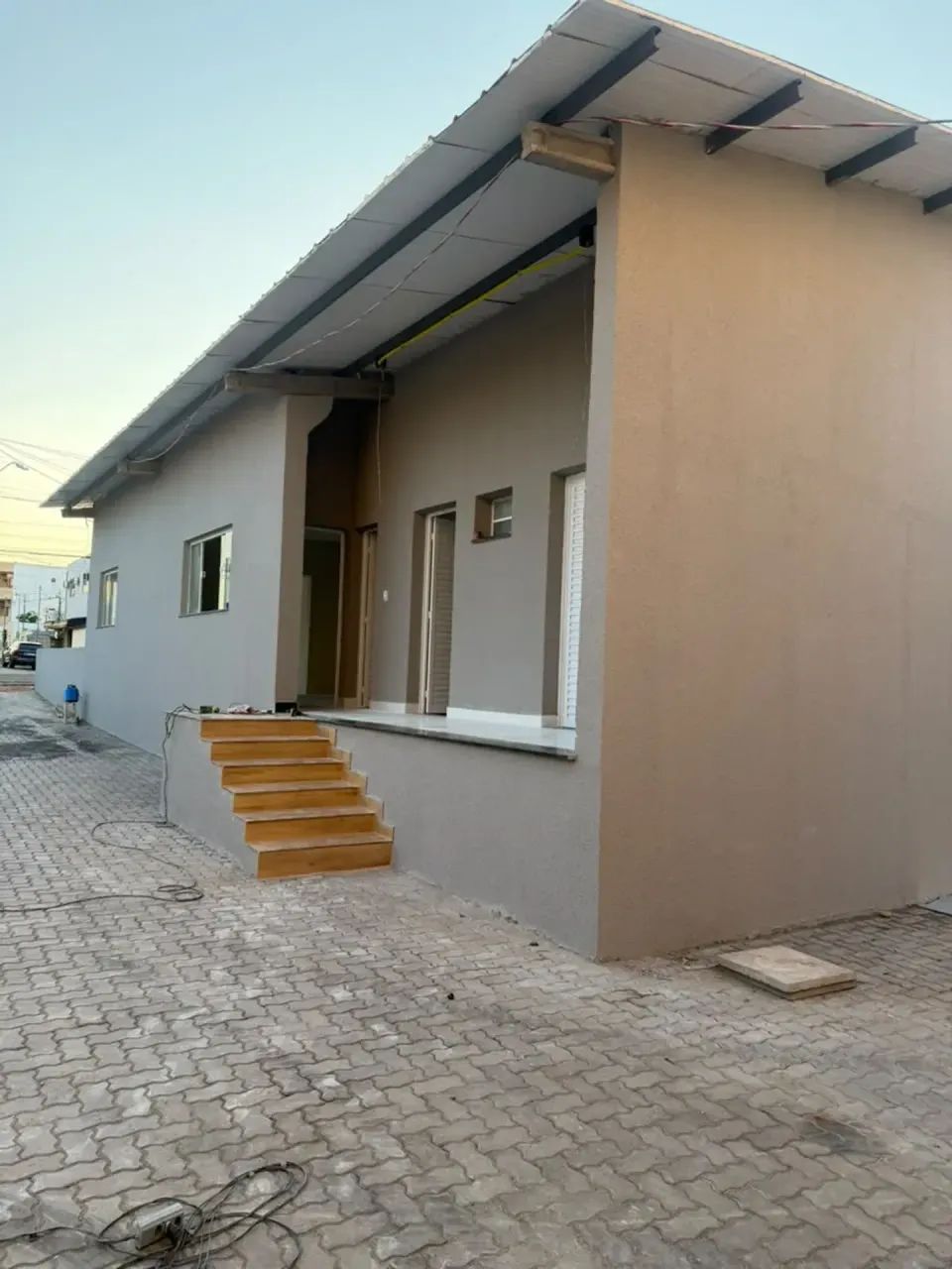 Aluga-se Barracão NOVO, 1100 m²
