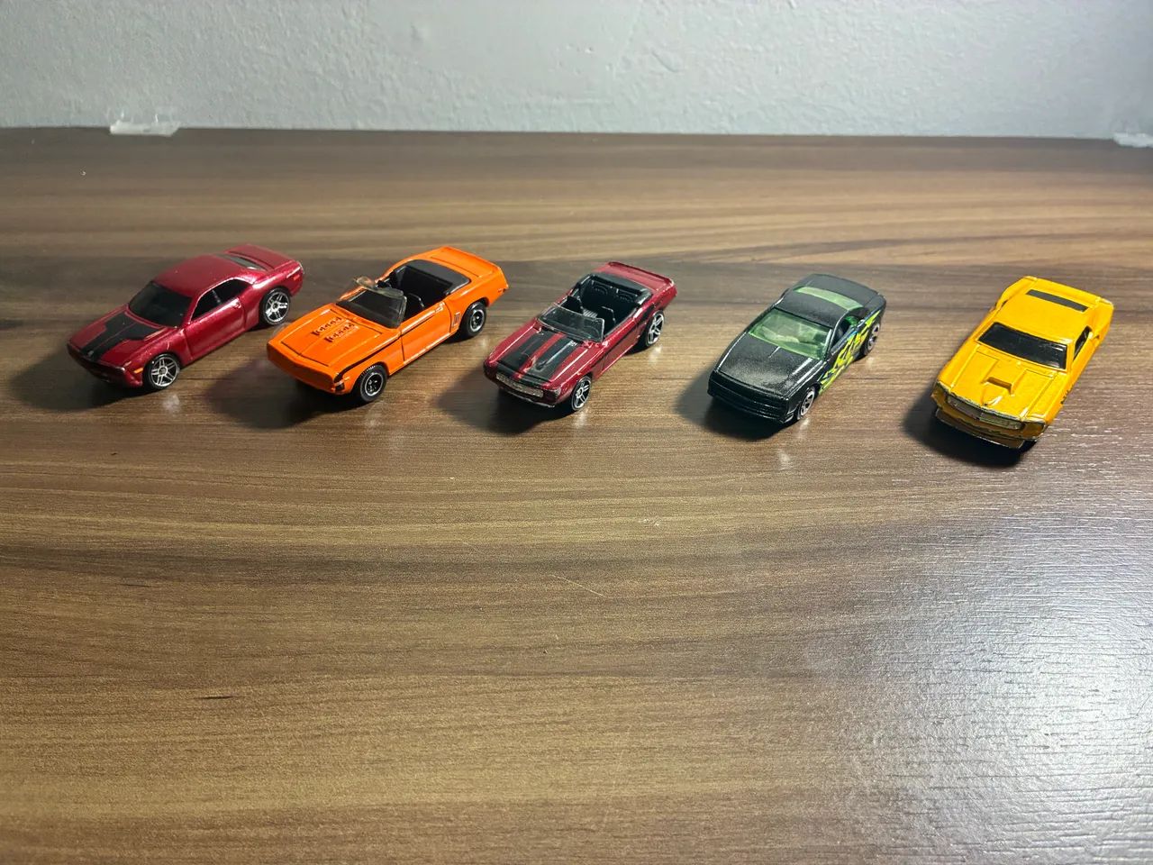 Kit 5 HotWheels aleatórios 