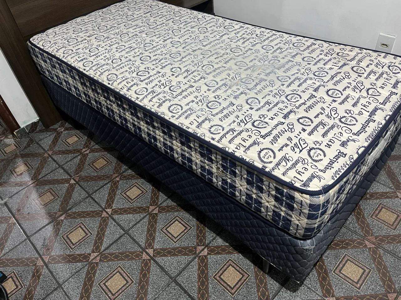 Cama Box de Solteiro com Colchão + Cabeceira - R$ 380 - Foto 2
