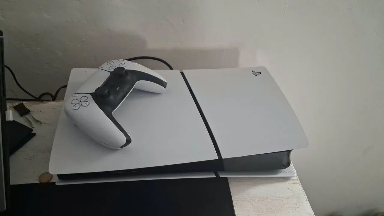 Ps5 com um controle 
