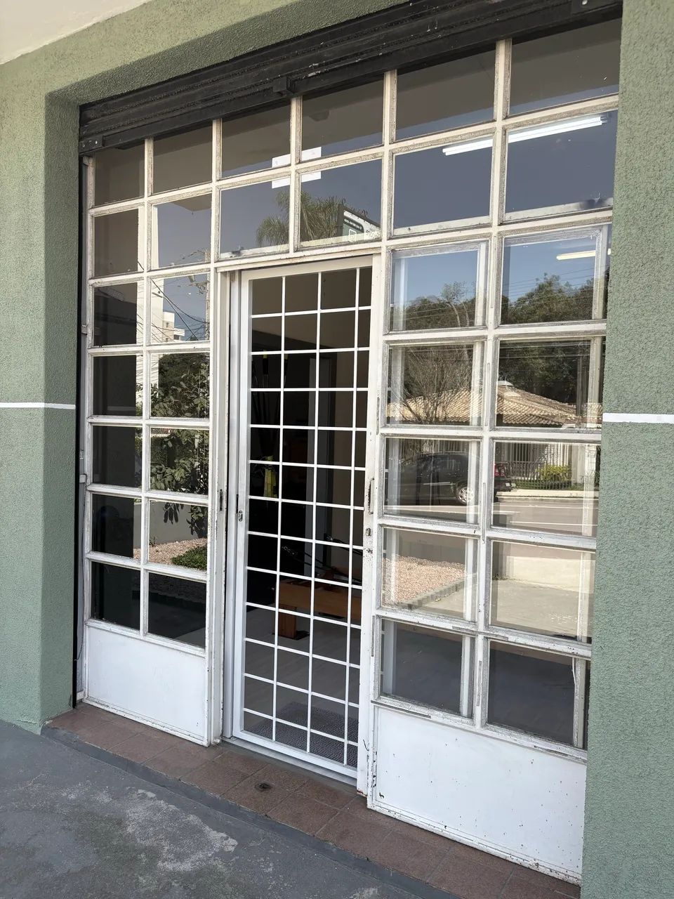 Par de Portas / Fachada de Ferro com Vidros e Grade de Correr (2,45m x 2,87m) - Foto 2