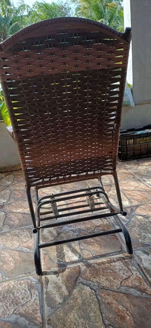 Cadeira de balanço em vime para área coberta. - Foto 3