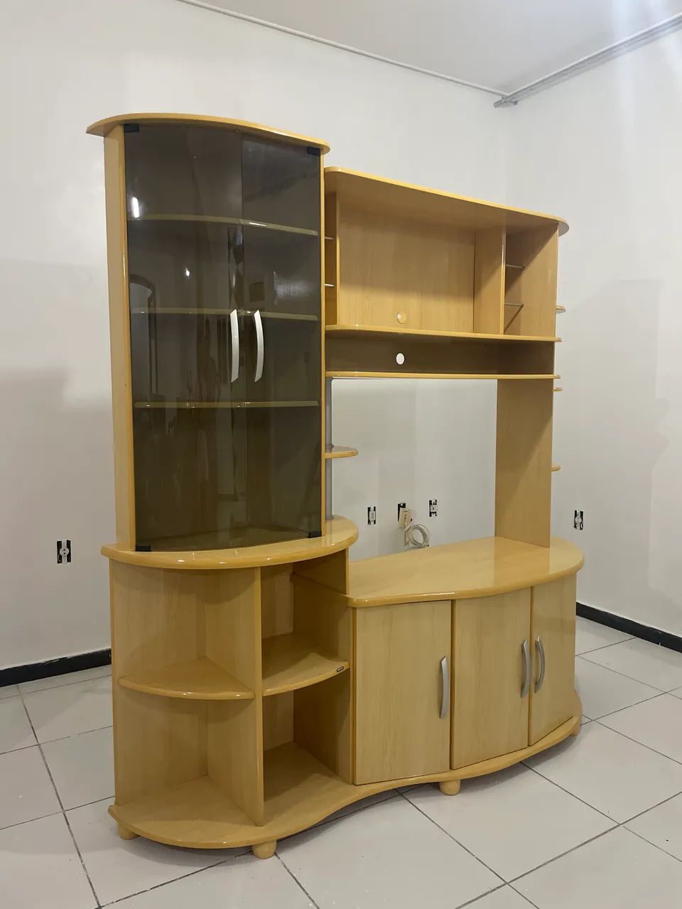 Estante de sala