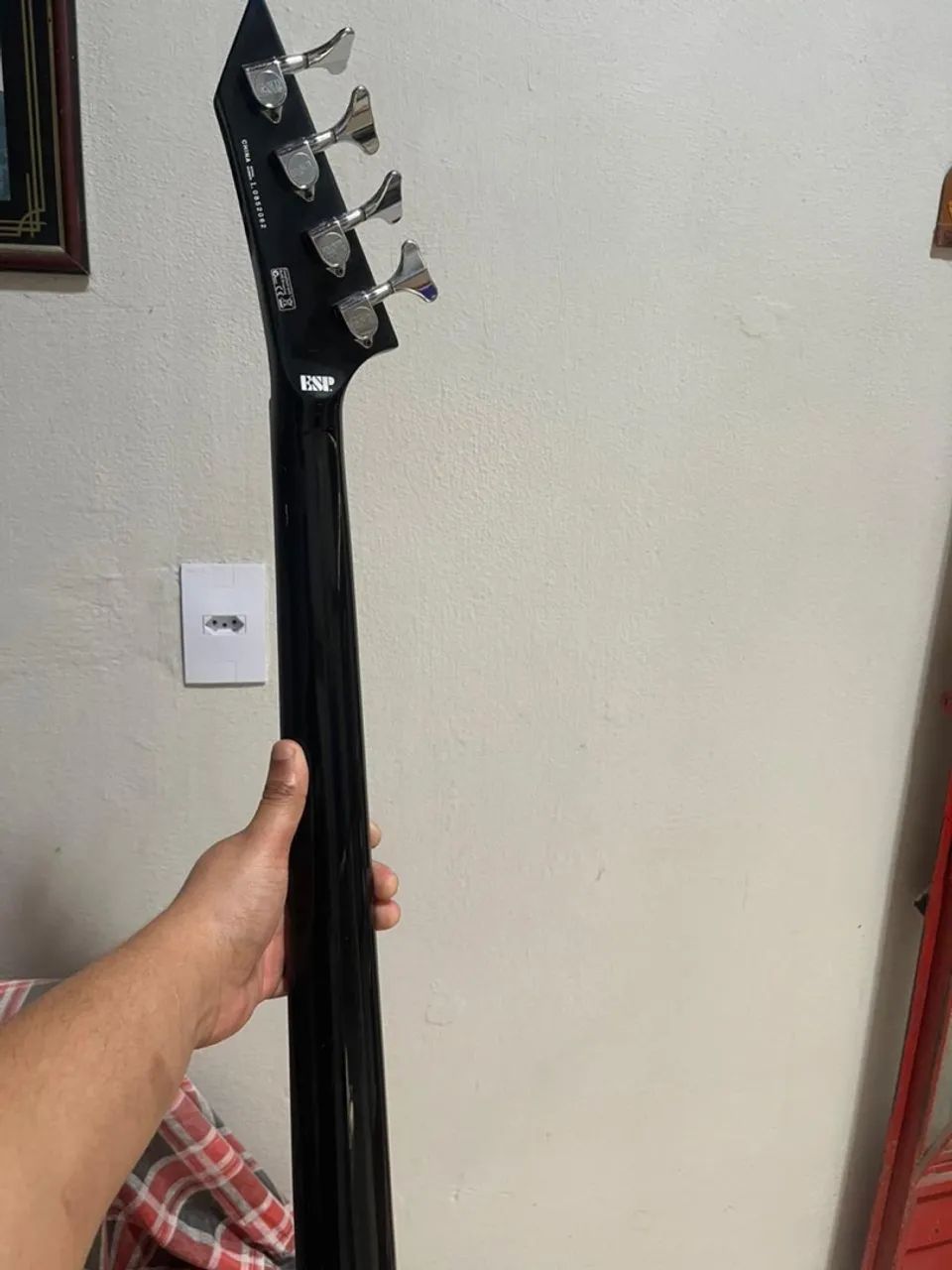     ESP LTD EX-104 Explorer Bass + Case Rígido - Foto 5
