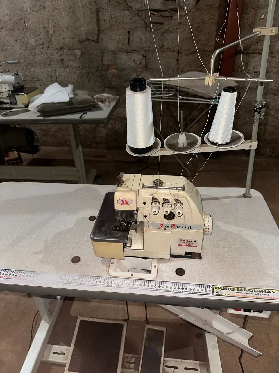 Máquina overloque 