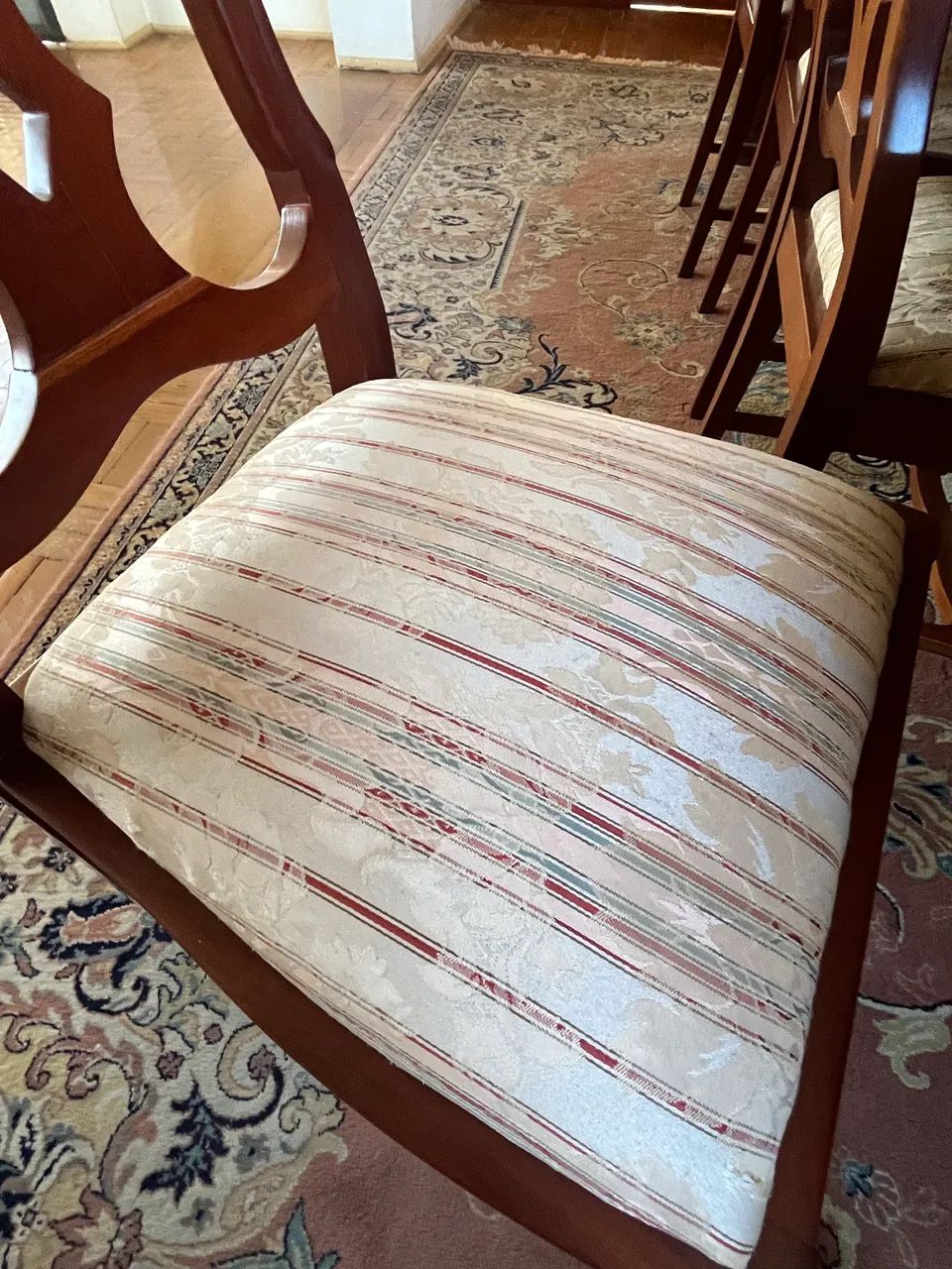 Conjunto mesa, cadeiras e aparador  - Foto 5
