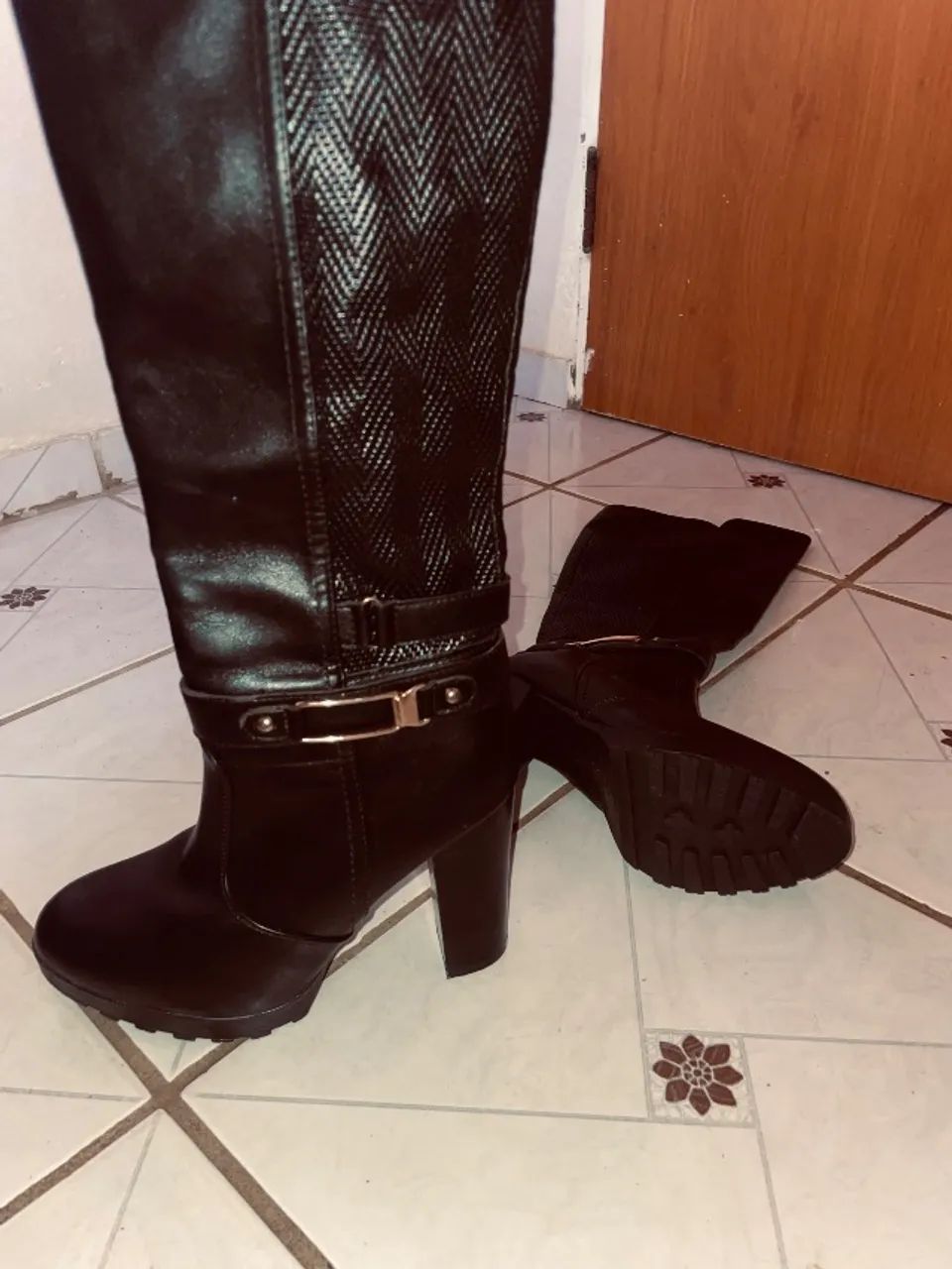 BOTAS DE COURO PRETA  - Foto 2