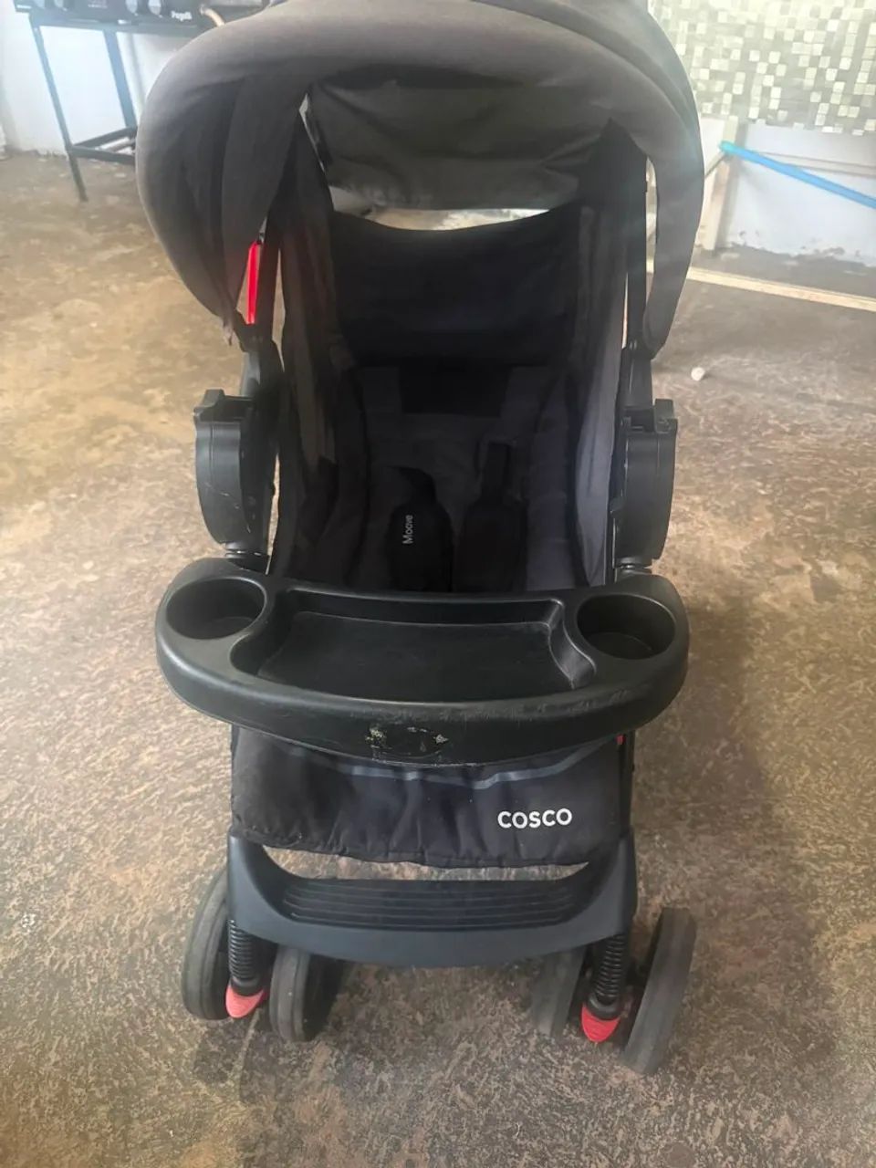 Vendo esse carrinho com bebê conforto da cosco - Foto 2