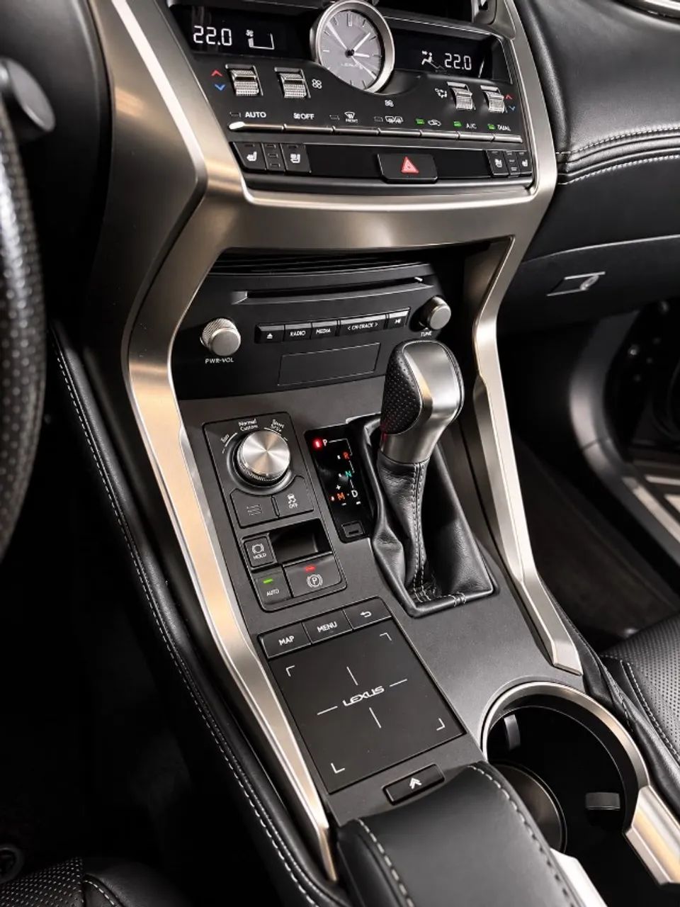 Lexus NX-300 F-sport 2.0 16V 238cv Aut., foto 6 de 15
