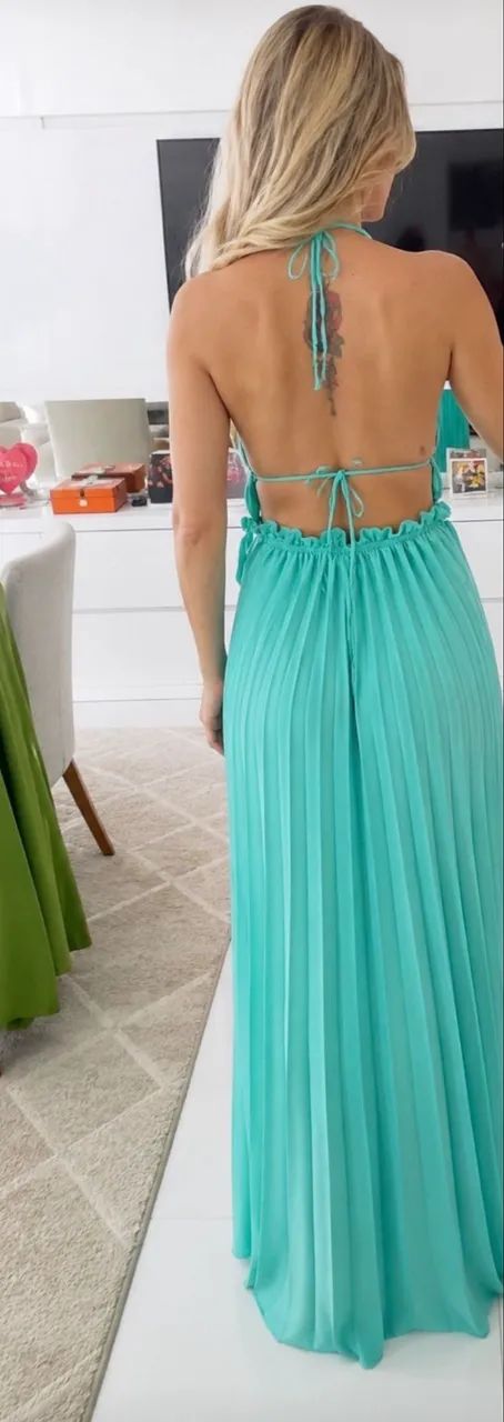 Vestido longo plissado com decote nas costas  - Foto 2