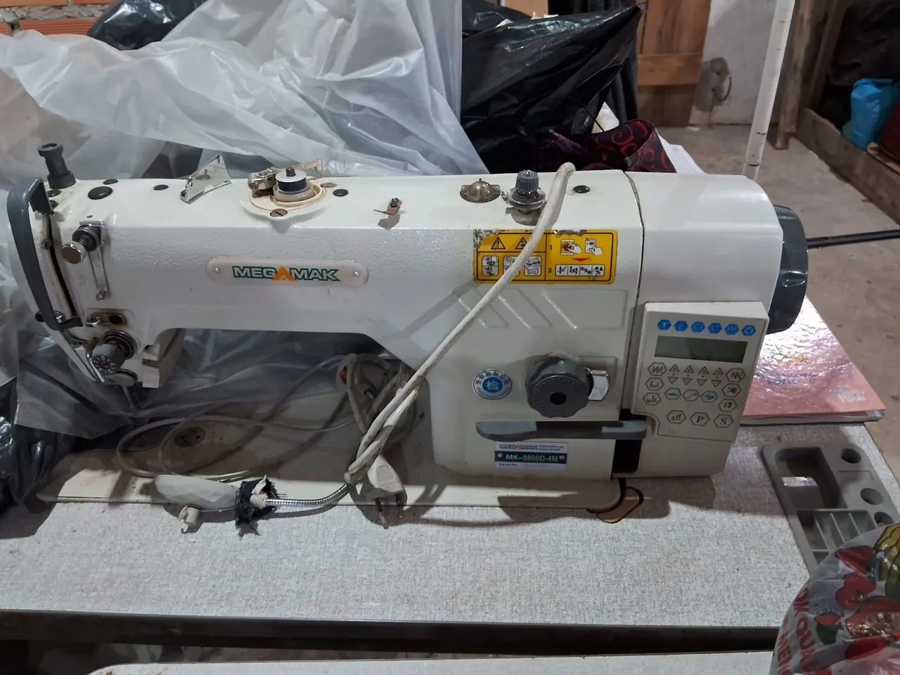 Maquina eletrônica reta 