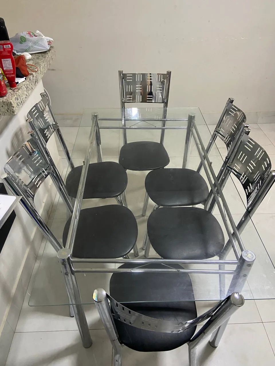 Vende se mesa com 6 cadeiras usado - Foto 5