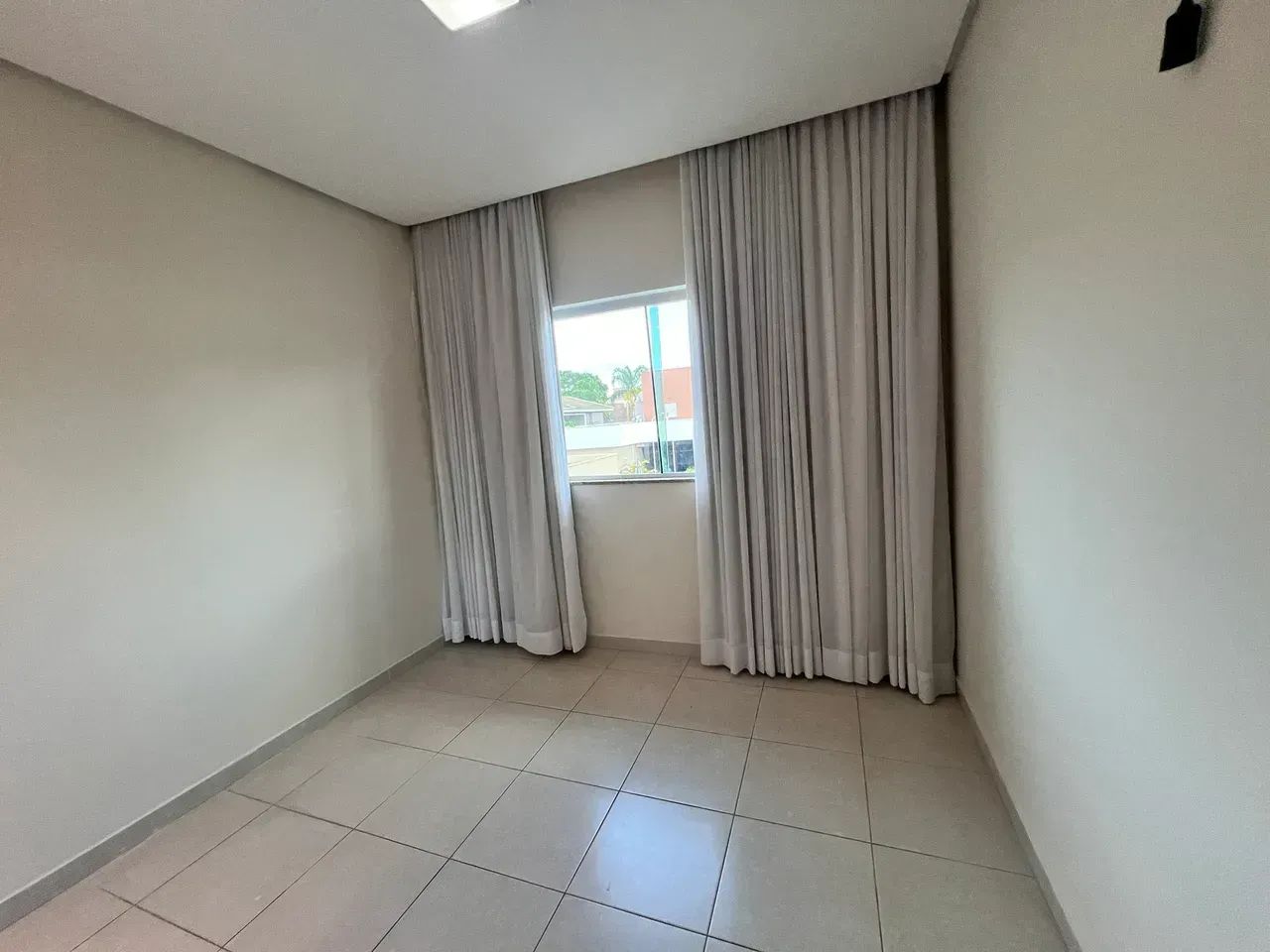 Sobrado com 4/4 duas suites no Portal do Sol II-Goiania -Goias - Foto 5