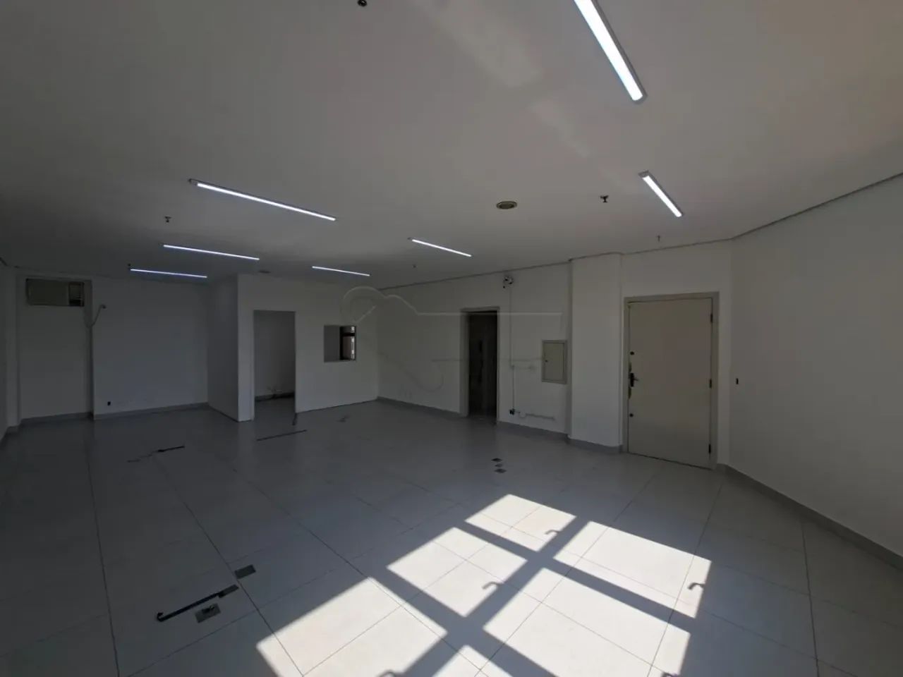 Sala comercial com 164m² de área útil no Centro da cidade. - Foto 2