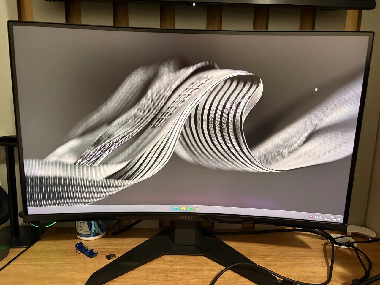 Monitor Gamer Curvo MSI MAG 250Hz 27 polegadas  - Foto 3