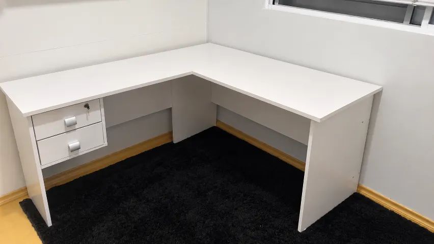 Mesa de Escritório em L Branca
