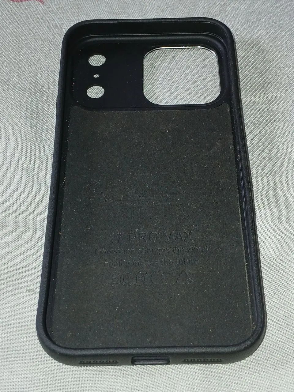 Capa Aveludada Magnética para iPhone 17 Pro Max<br> - Foto 3