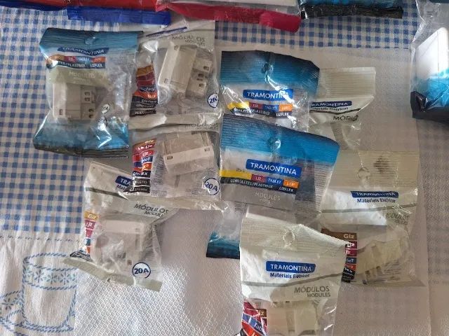 kit interruptores, tomadas, placas e espelhos Tramontina. LACRADOS! - Foto 2