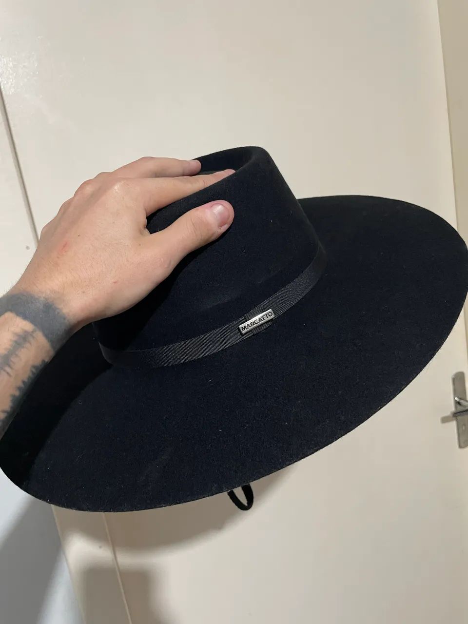 VENDO CHAPÉU MARCATTO PRETO