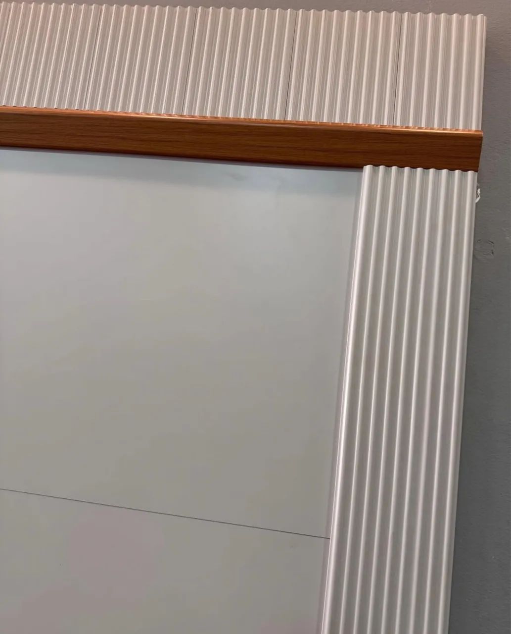 Painel NT1370 com Portas Deslizantes e Detalhe Canelado p/ TV até 75? - Entrega Imediata - Foto 2