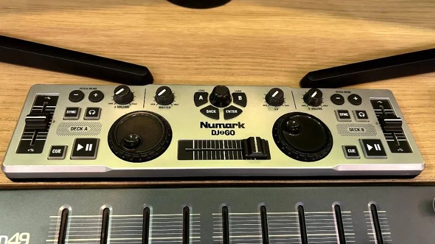 Controladora DJ - numark dj2go  - Foto 2