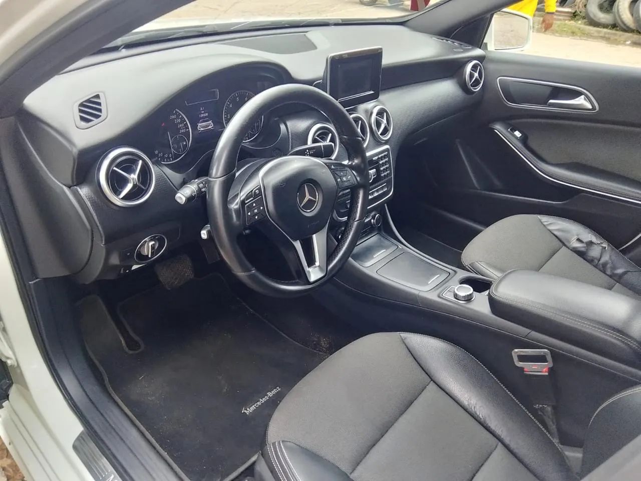 Mercedes-Benz Classe CLASSE A 200 1.6 TB 16V STYLE 156CV AUT. 2015