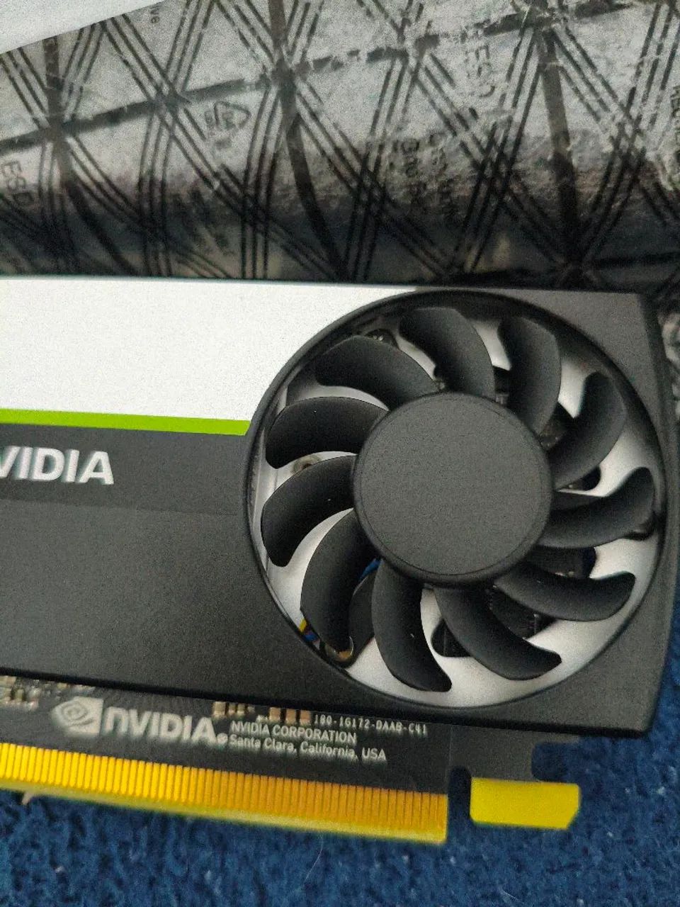 GPU NVidia t400 4gb gddr6  - Foto 4