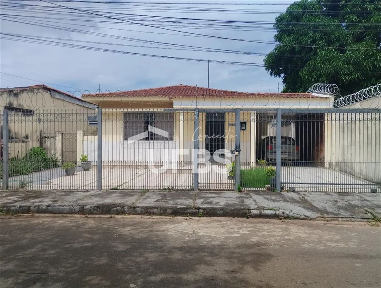 Casa a venda no setor Coimbra - 4 quartos - proximo a Praça C