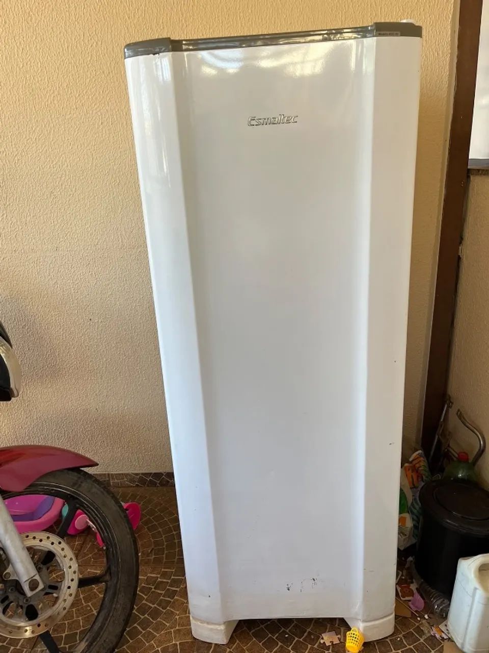 Geladeira Esmaltec