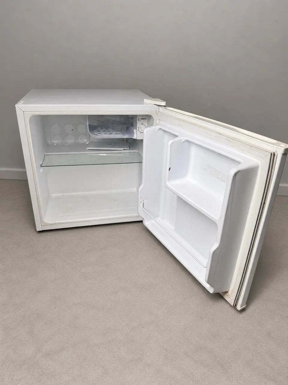 Frigobar Midea 220V - Foto 4
