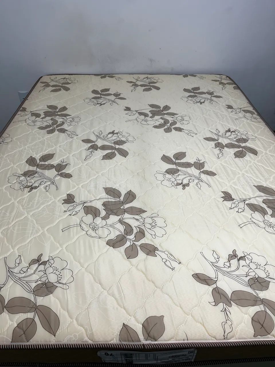 Split double bed frame with mattress65576112801923123