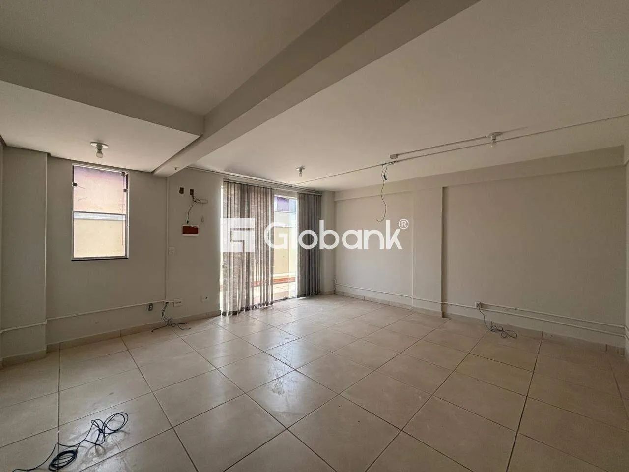 Prédio comercial com 13 salas, 10 banheiros com 1200m² no centro - Foto 3
