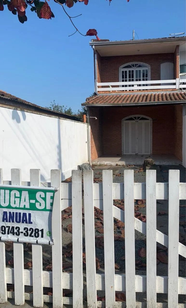 Alugo sobrado quadra mar 