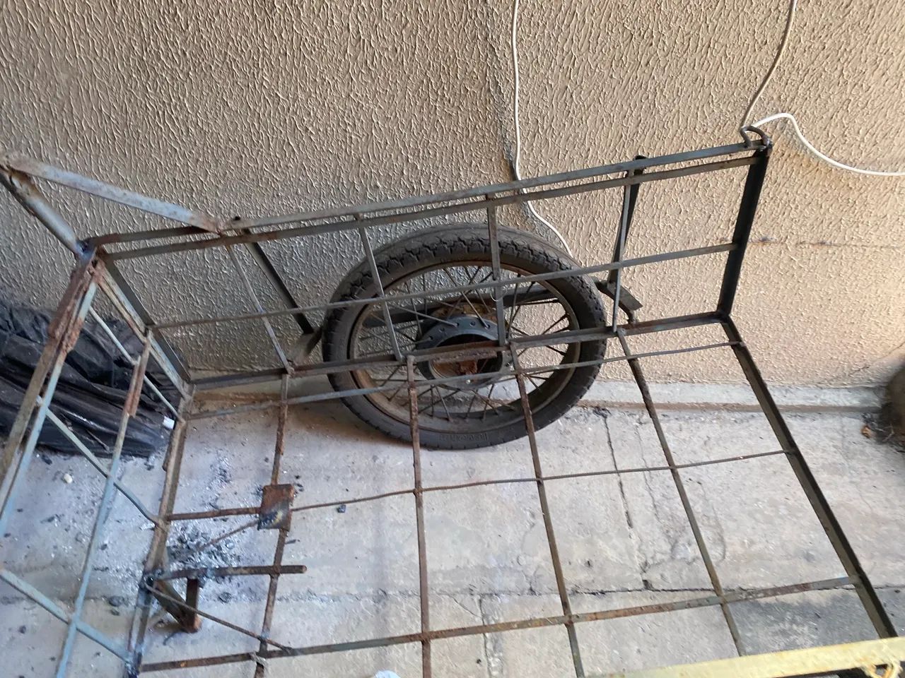 Carro de fruta com pneu de moto  - Foto 2