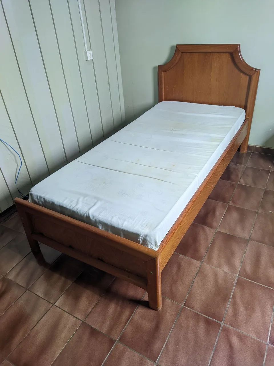 Cama De Solteiro Com Colchão (Madeira Cerejeira)