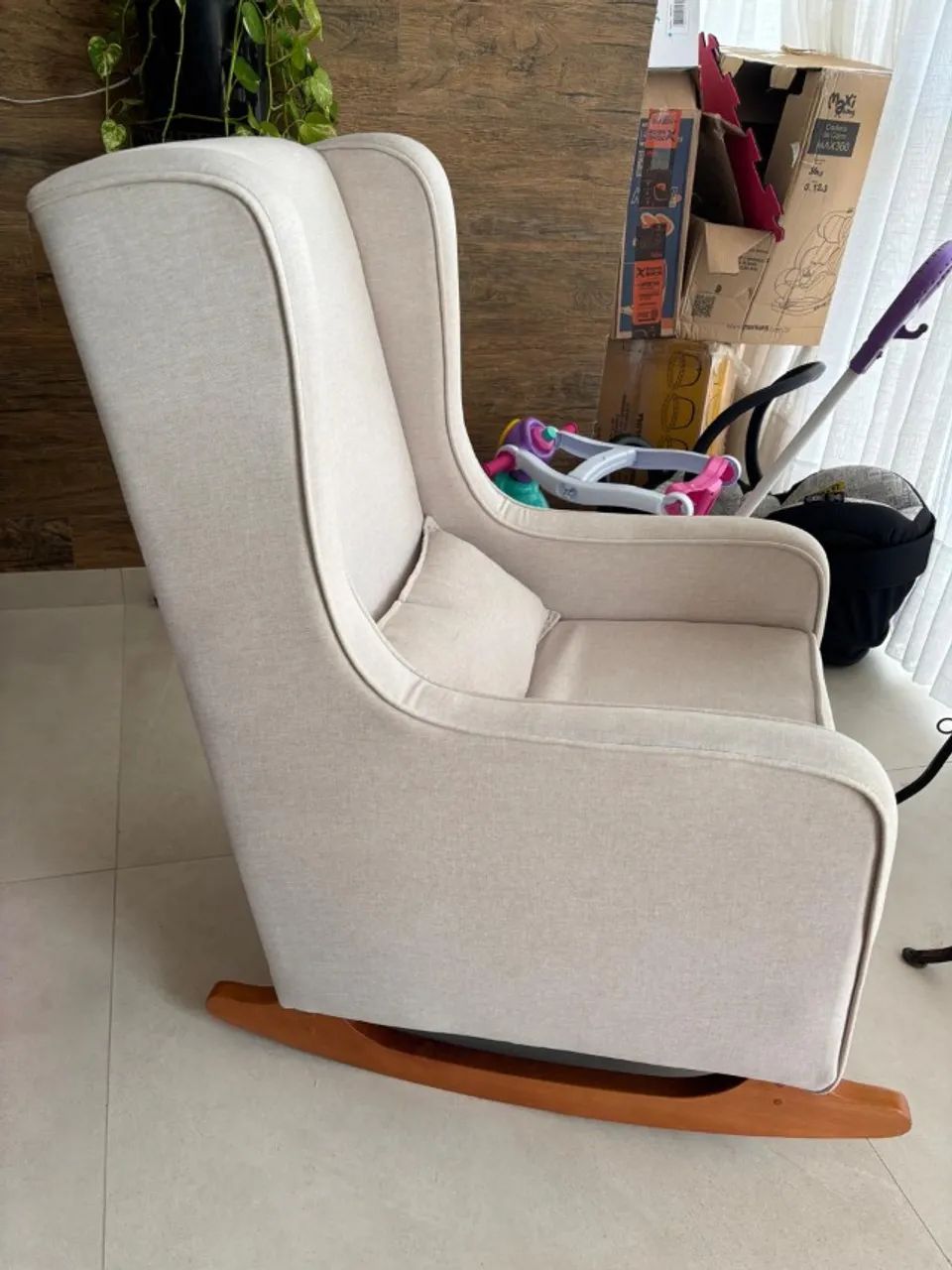 Poltrona de Amamentação com Balanço e Puff - Encosto Alto Linho Bege - Lahome Decor - Foto 2