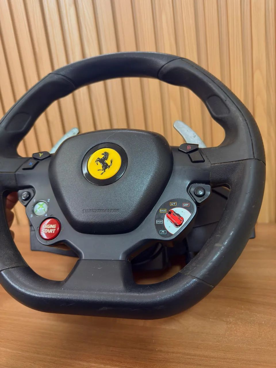 Volante Ferrari 458 Thrustmaster Xbox 360 com Pedais + Controle Grátis - Foto 3