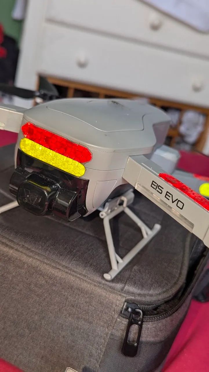Drone 906pro max2 com sensor de obstáculo quimbal de 3 eixo 2 bateria  com bolça super cos