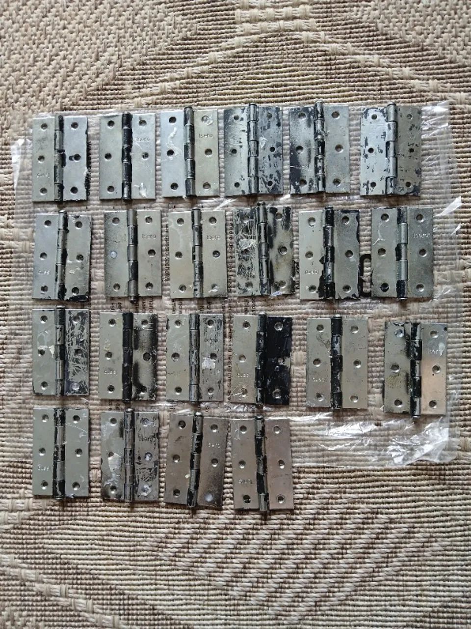 Kit com 22 Dobradiças e 16 Apoios em Aço - Foto 2