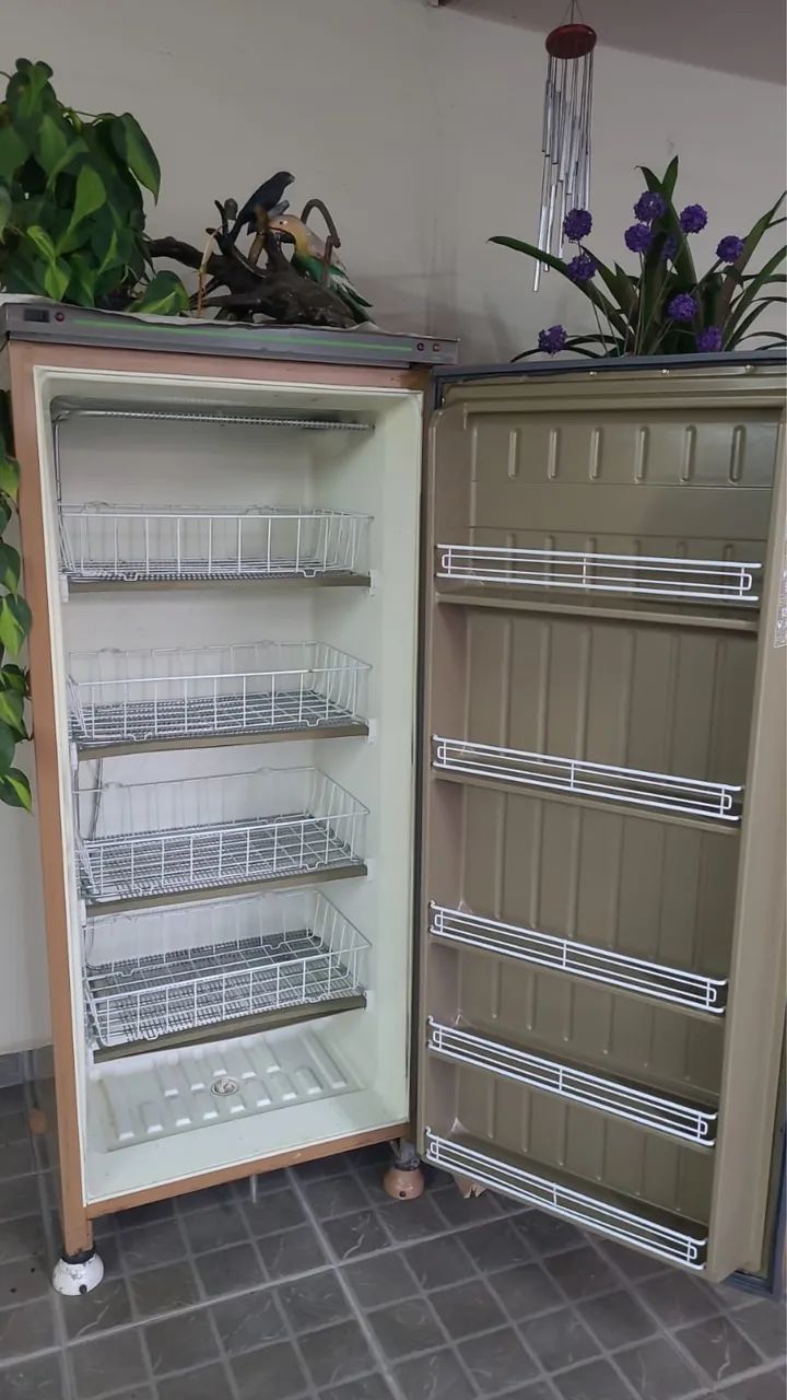 Freezer vertical MetalFrio 220V