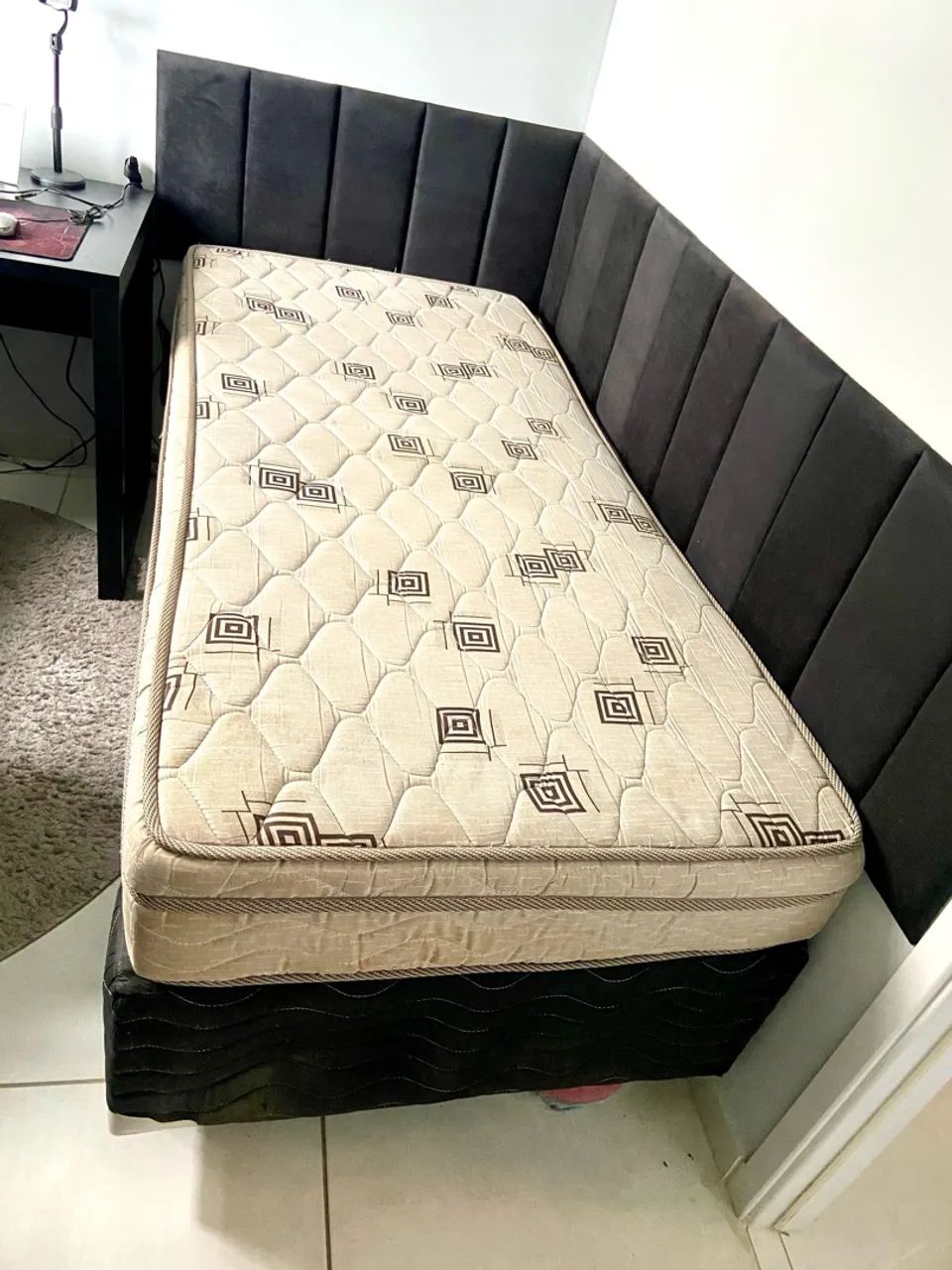 VENDO CAMA DE SOLTEIRO COMPLETA COM CABECEIRA ESTOFADA - Foto 2