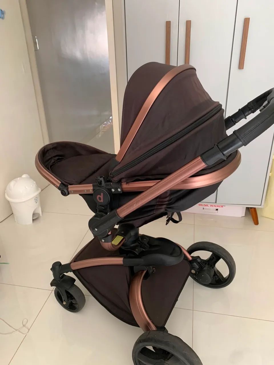 Carrinho de Bebê Dzieco Gold - Completo e Conservado - Foto 3